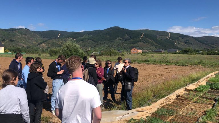 La Universidad de León se acerca a la producción ecológica del Bierzo